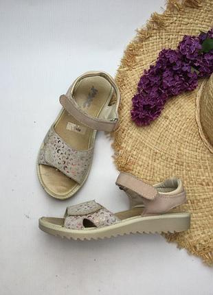 Шкіряні босоніжки для дівчинки