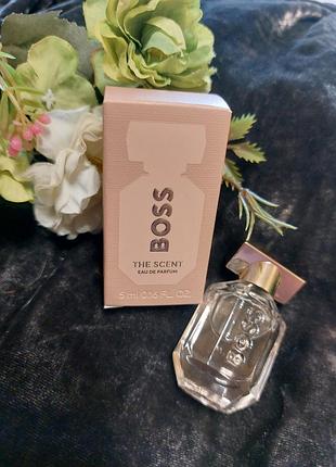 •boss hugo boss the scent for her - парфюмированная вода с сочными медовыми миниатюрами, 5 мл;