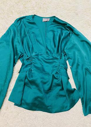 Атласна зелена блузка