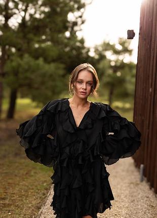 Фактурна сукня з рюшами в стилі бохо