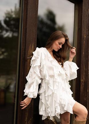 Сукня в стилі бохо з об’ємними рюшами