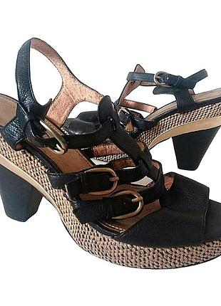 Итальянские кожаные удобные босоножки ремешки  каблук