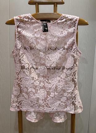 Футболка в наявності.