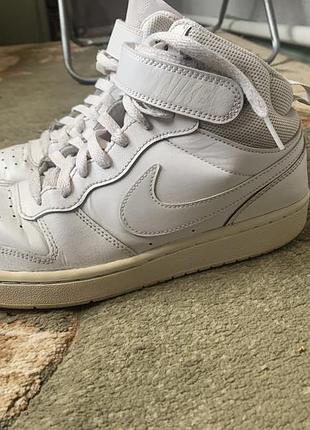 Кросівки nike. шкіряні. розмір 38