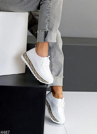 Новые эксклюзивные белые спортивные туфли кожаные на девушку высокая танкетка, новинка 2025 дышат ноги