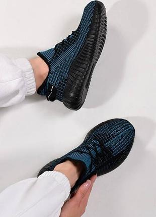 Кросівки жіночі на чорній підошві