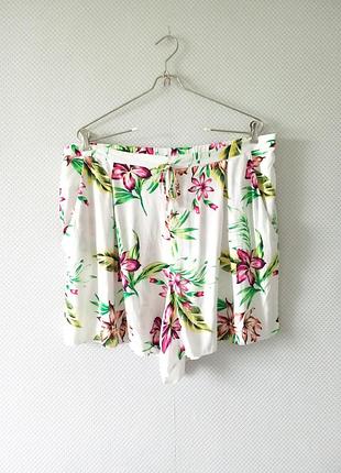 Белые шорты