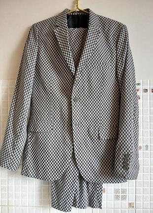 Костюм а-ля "стиляга" з вузькими брюками