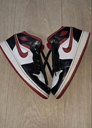 Кроссовки nike air jordan 1 mid gym rojo blanco