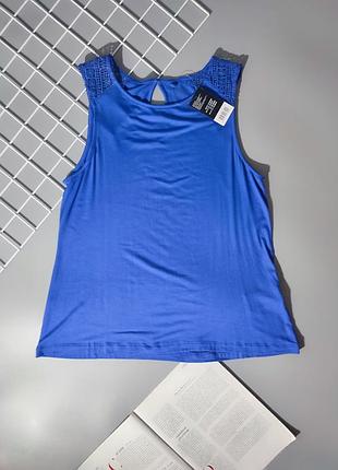 Синяя базовая вискозная майка с кружевом