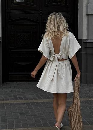 Жіноча бежева лляна коротка сукня з відкритою спинкою