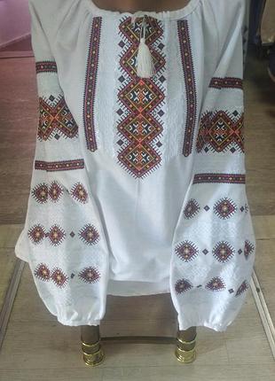 Жіноча вишиванка
