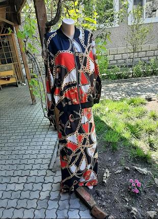 Костюм с юбкой макси рисунок версачи.е карманы и на юбке и на ромпере