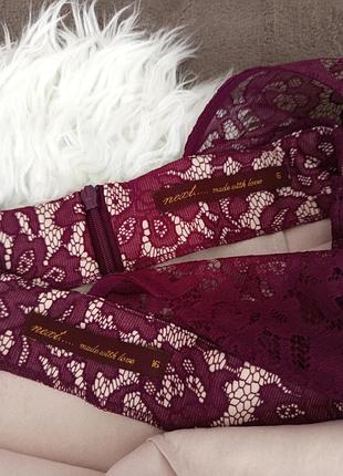 Гарна мереживна сукня