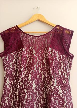 Гарна мереживна сукня