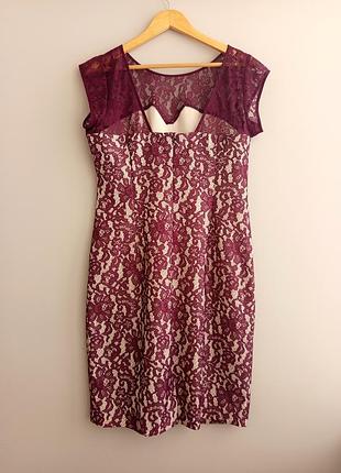 Гарна мереживна сукня