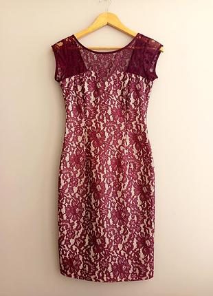 Гарна мереживна сукня