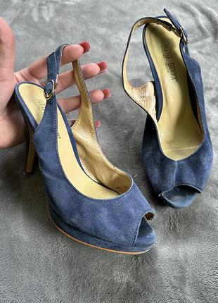 Замшеві босоніжки на підборах