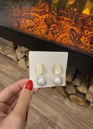 Серьги новые белые с жемчужинкой