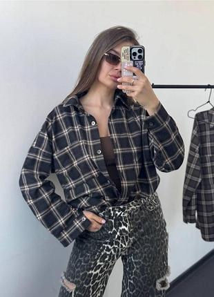 Стильна жіноча фланелева сорочка в клітинку