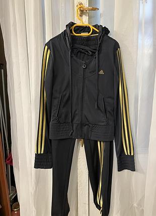 Жіночий спортивний костюм adidas