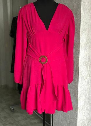 Яскрава малинова сукня з широкими рукавами ,поясом і воланами туреччина!