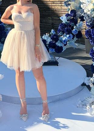 Випускна корсетна сукня бежевого кольору коротка