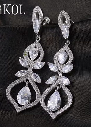 Zakol класичні елегантні сережки-краплі сріблястого кольору з кубічним цирконом для жінок