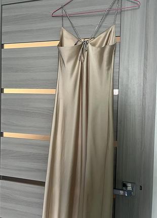 Атласна жіноча сукня