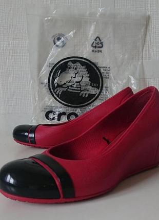 Оригінальні туфлі crocs 25-26 із ша