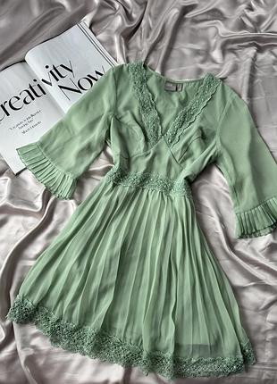 Ніжна сукня плісне, плаття з кружевом asos plt oh polly