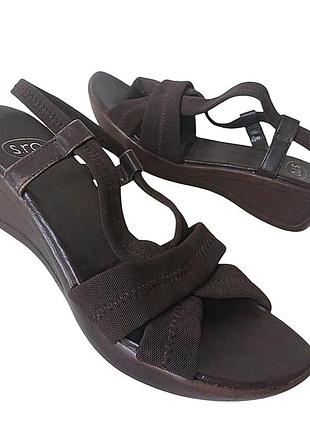 Фирменные качественные стрейчевые босоножки