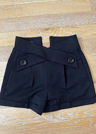 Елегантні чорні короткі шорти від motive&more