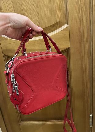 Стильная красная сумка кросс боди. натуральная кожа