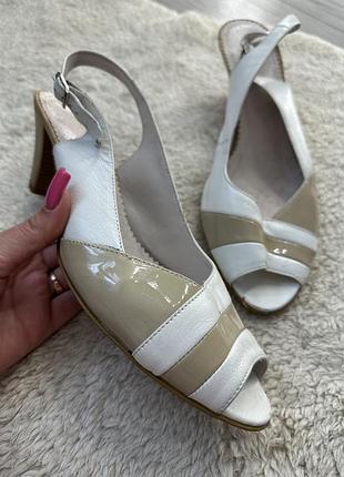 Босоніжки шкіра на підборах