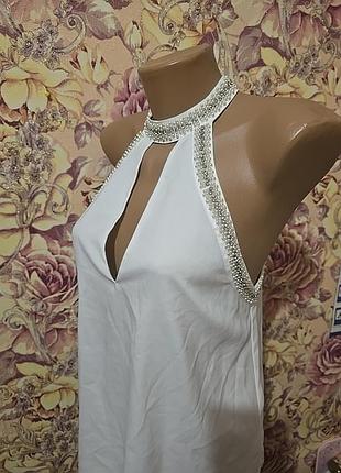 Белая праздничная блуза со стразами и жемчужинами