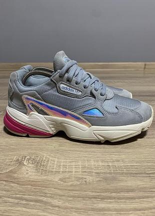 Adidas falcon