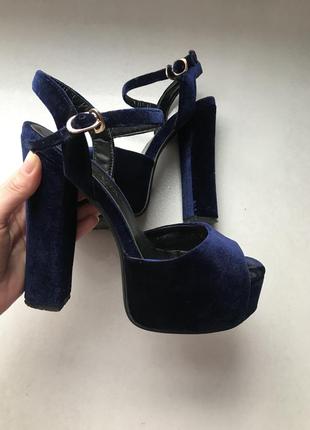 Шикарні оксамитові босоніжки