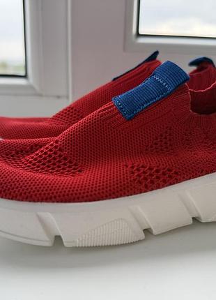 Модні дитячі кросівки geox