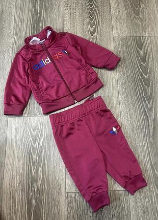 Фирменный оригинал костюм adidas 3-6 мес