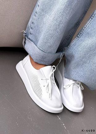 Лофери з натуральної шкіри з перфорацією на шнурках жіночі