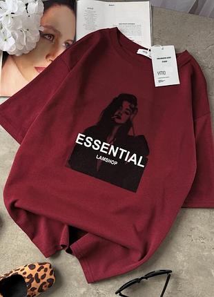Футболка жіноча oversize з чорно-білим принтом і написом essential