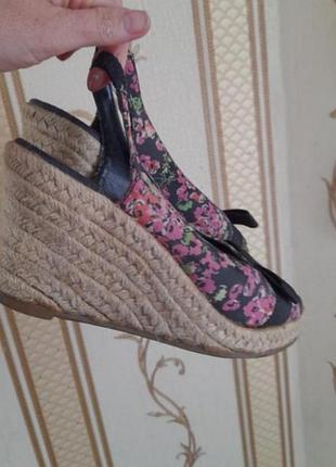 Босоножки на поатформинеnext. p.37/38
.винтаж.