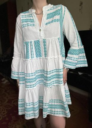 Італійська сукня з вишивкою