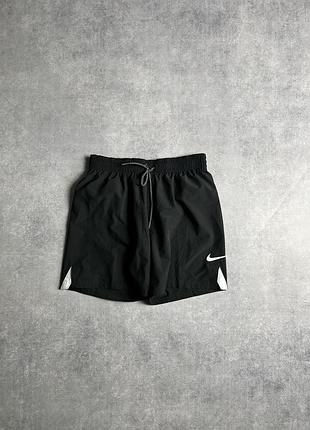 Чоловічі спортивні шорти nike