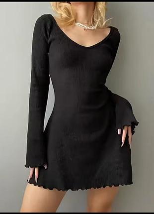 Чорна сукня