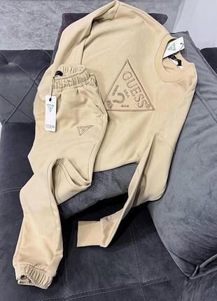 Жіночий костюм в стилі guess сірий,бежевий,чорний,бордовий