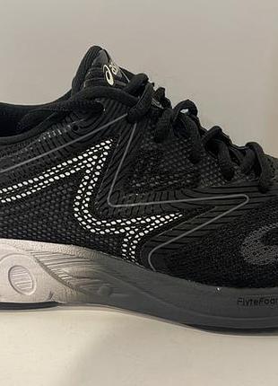 Asics кросівки