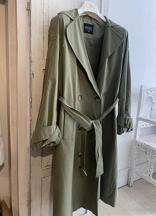 Плащ оливкового кольору