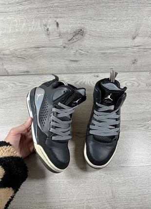 Жіночі кросівки jordan шкіряні